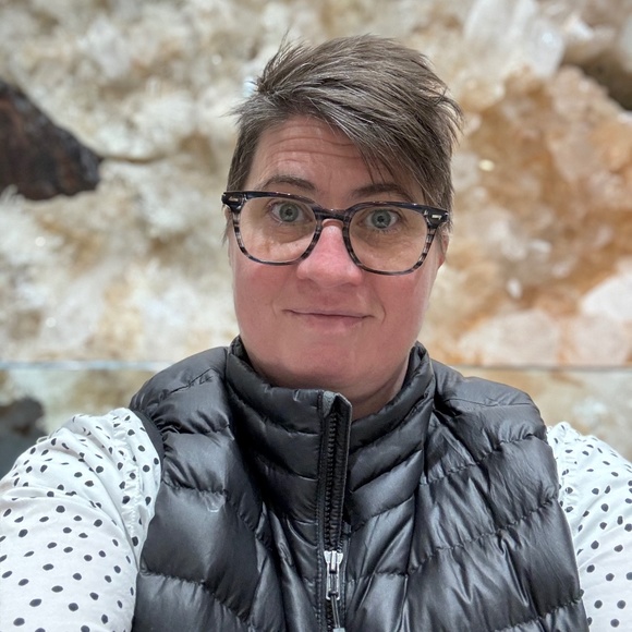 Meet your Posher, Caroline - Picture 1 of 1